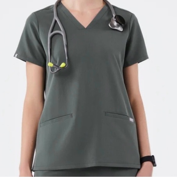 Figs Other - Set-FIGS Bonsai/Green Women's
Scrub Set - V-Neck Top & Cargo Pants